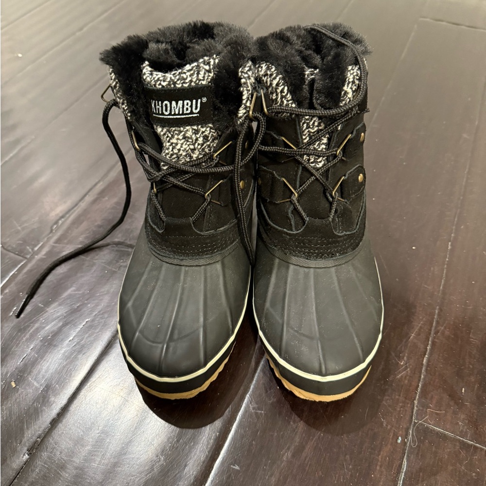 KHOMBU LOLA WOMENS BOOTS SIZE 8M BLACK AND GRAY